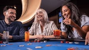 Studio live dealer SA Gaming dengan dealer profesional dan multi-kamera